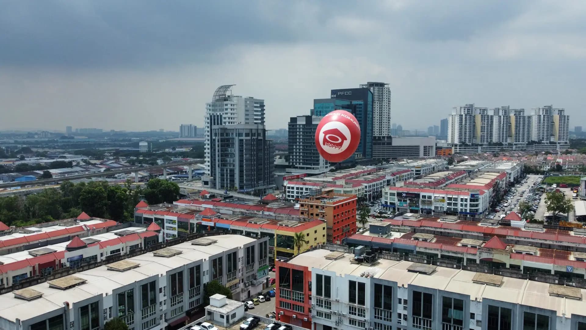 Giant advertising balloon outdoor branding Malaysia