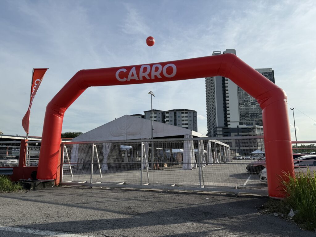 Carro Custom Printed Inflatable Arch and Giant Balloon — photo 2