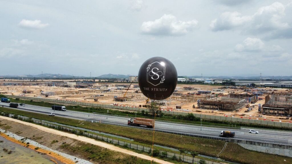 Belon Pengiklanan Gergasi di Bandar Bukit Raja, Klang — photo 1