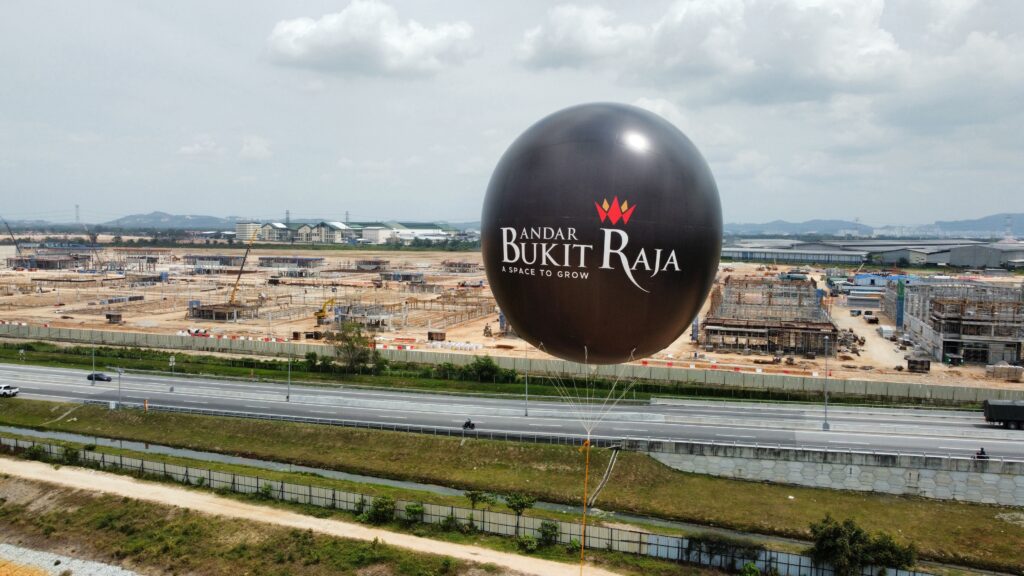 Belon Pengiklanan Gergasi di Bandar Bukit Raja, Klang — photo 2