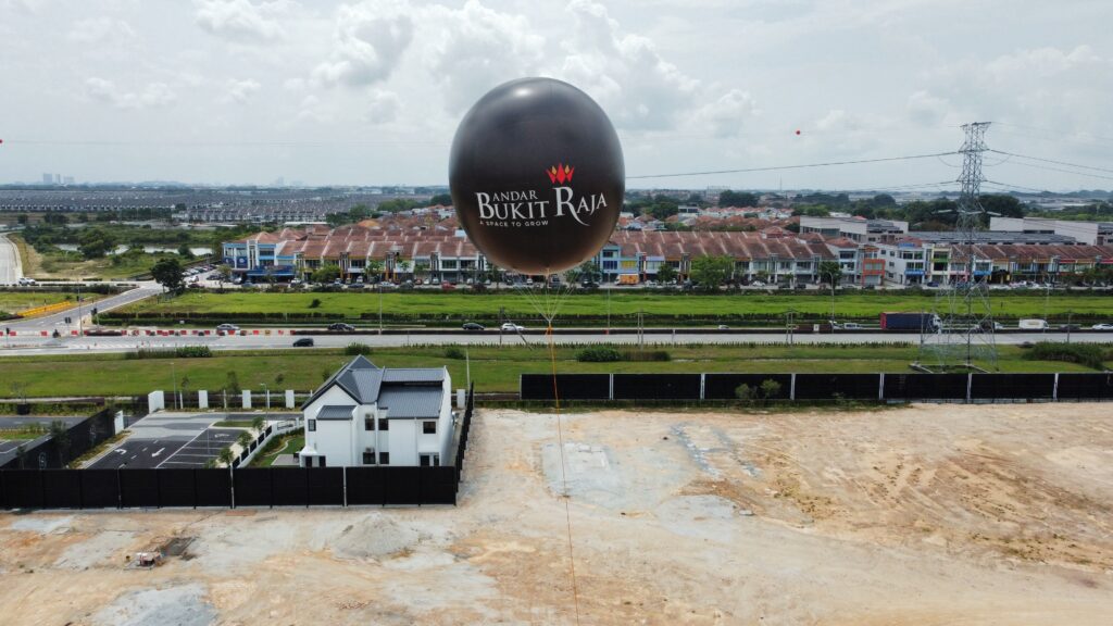 Belon Pengiklanan Gergasi di Bandar Bukit Raja, Klang — photo 4
