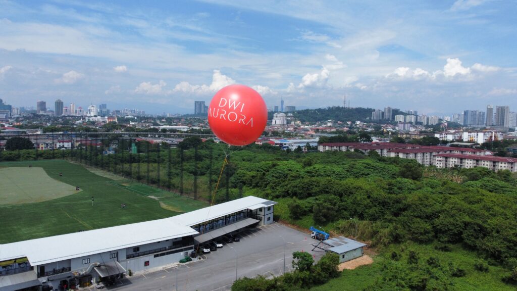 Giant Advertising Balloon at Surya PJ, Dwi Aurora Condominium Property Launching — photo 7
