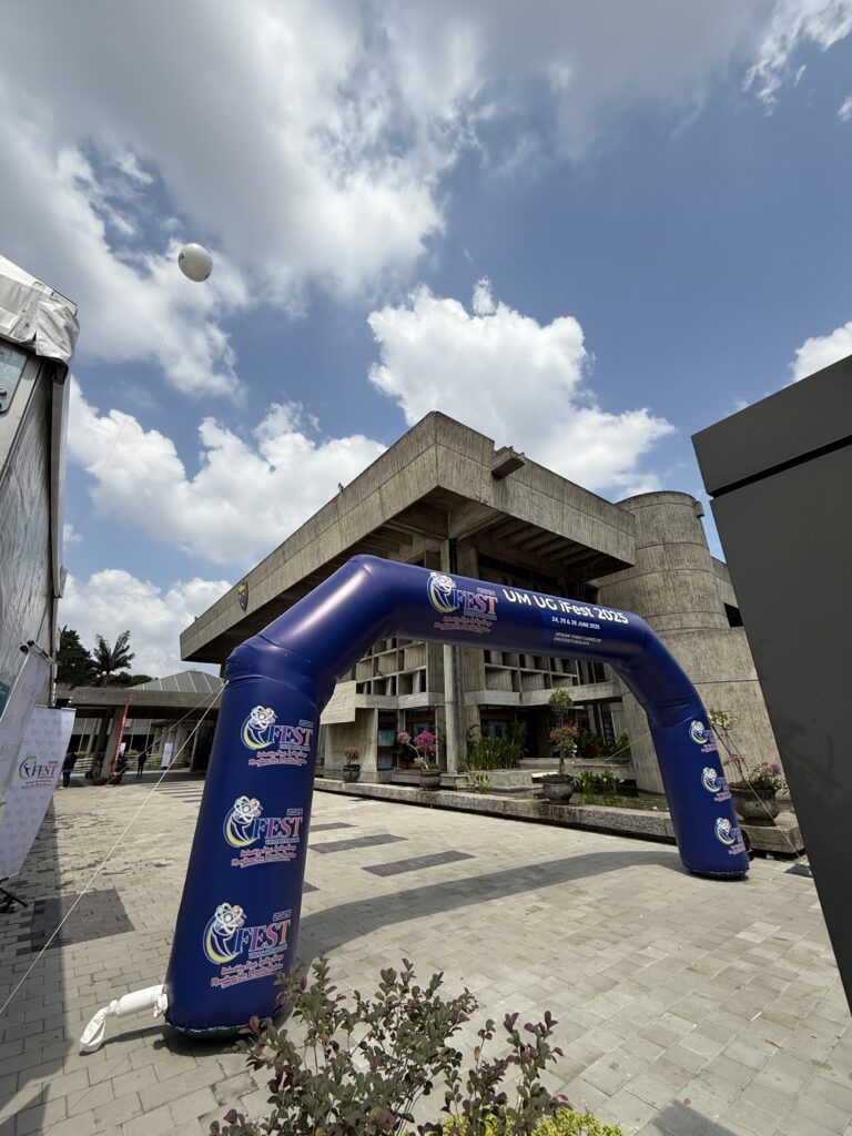 Giant Balloon & Inflatable Arch at University of Malaya — photo 1
