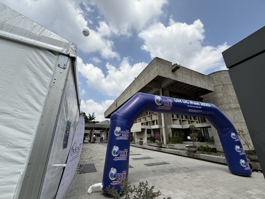 Giant Balloon & Inflatable Arch at University of Malaya — photo 2