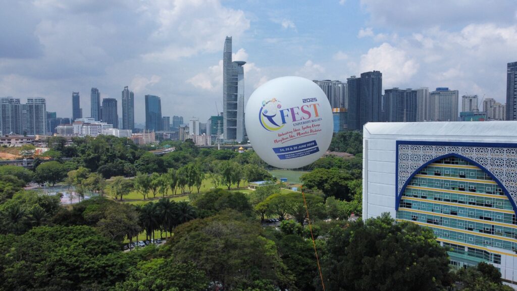 Giant Balloon & Inflatable Arch at University of Malaya — photo 7