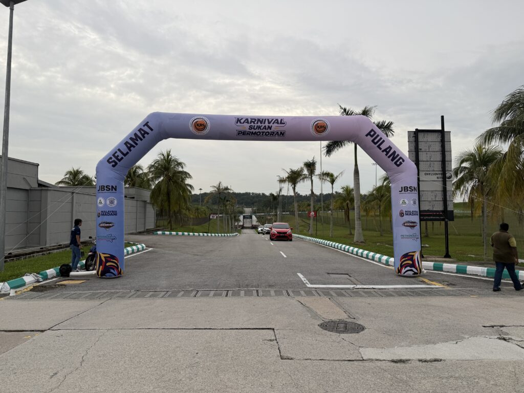 Inflatable Arch at Karnival Sukan Permotoran BOSS Sepang 2025 — photo 5