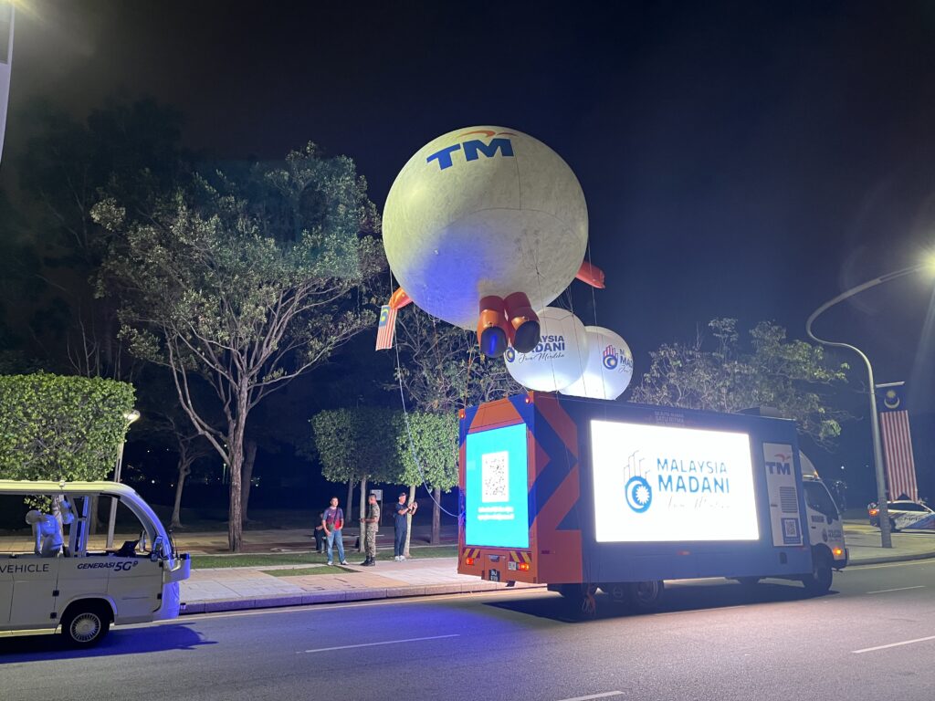 Maskot Telekom Malaysia Belon Perarakan Merdeka 2024 | Belon Terapung Perarakan — photo 2