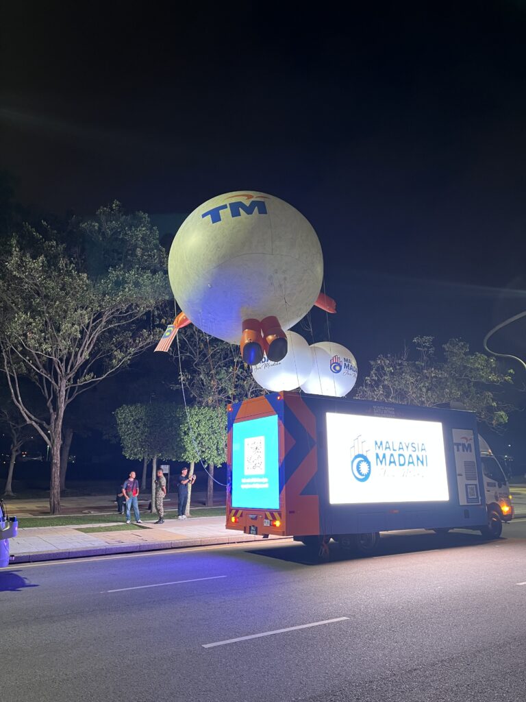 Maskot Telekom Malaysia Belon Perarakan Merdeka 2024 | Belon Terapung Perarakan — photo 3