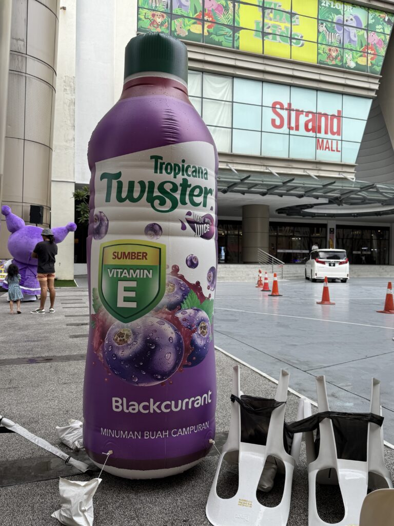 Replika Botol Inflatable Tropicana Twister — photo 2