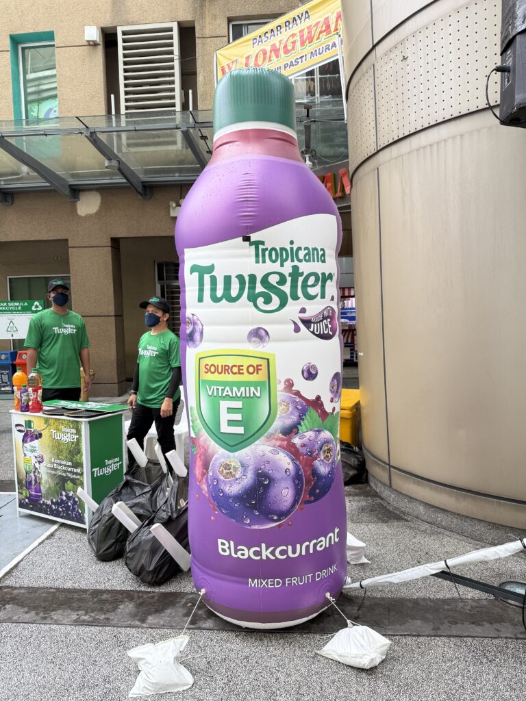 Replika Botol Inflatable Tropicana Twister — photo 3