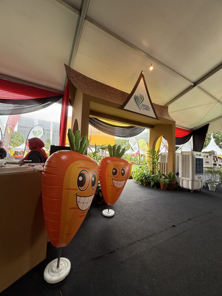 Vegetable Inflatable Replica at NS Fest 2025 in Nilai, Negeri Sembilan — photo 1