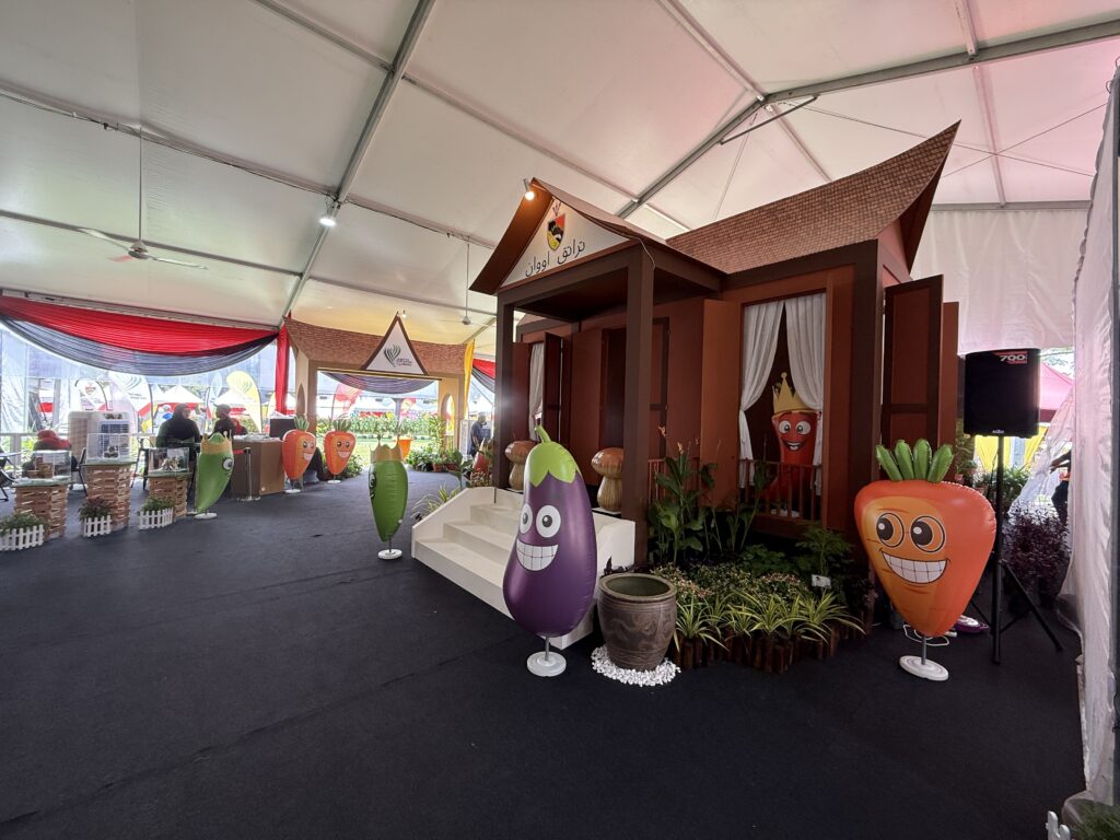Vegetable Inflatable Replica at NS Fest 2025 in Nilai, Negeri Sembilan — photo 8