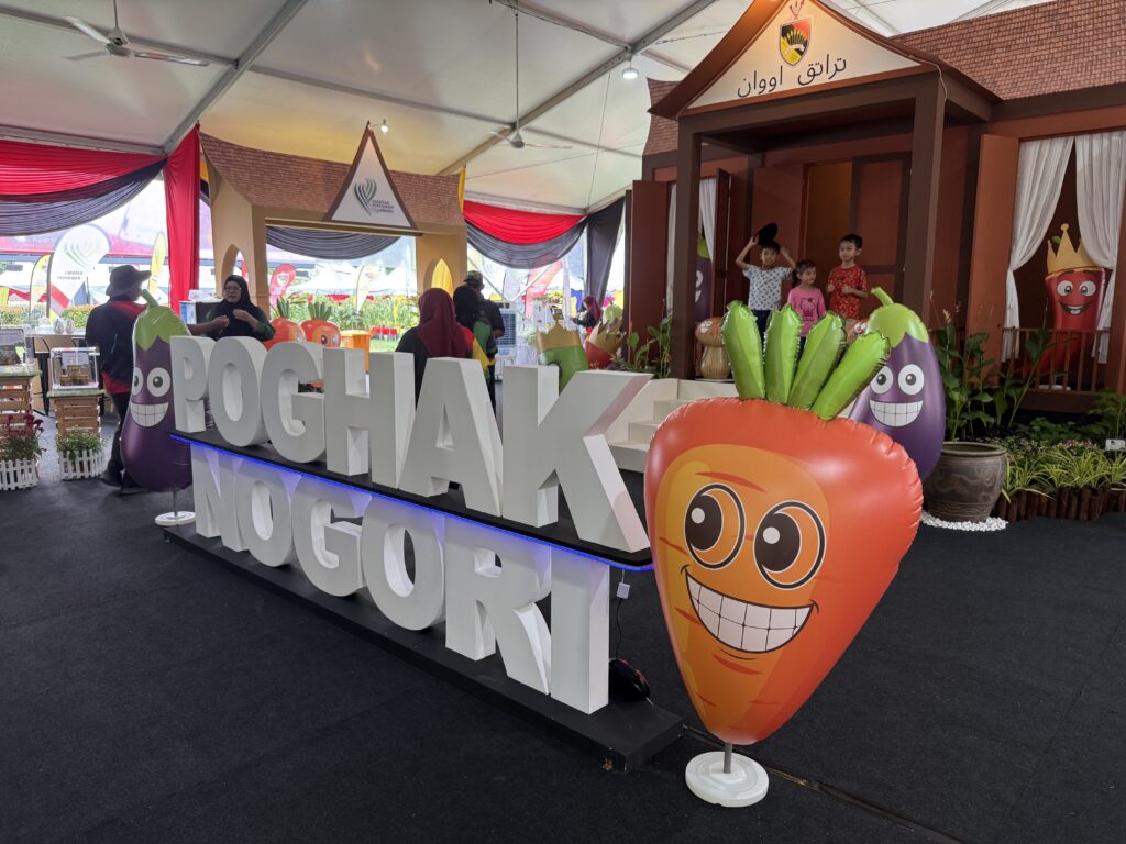 Vegetable Inflatable Replica at NS Fest 2025 in Nilai, Negeri Sembilan — photo 11
