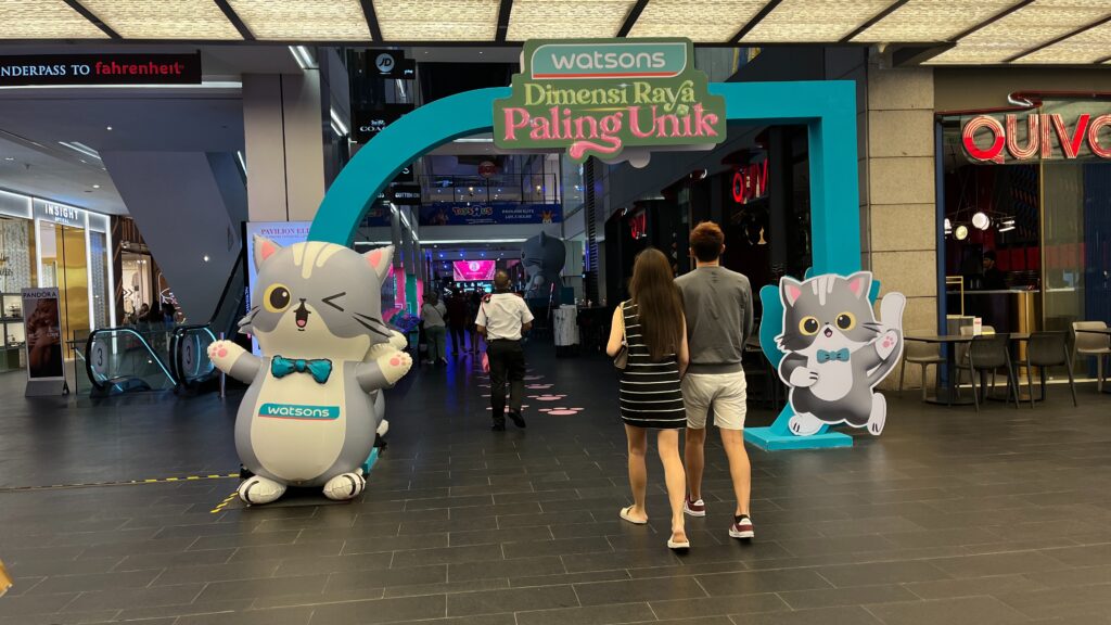 Replika Inflatable Kucing Watson di Pavilion KL — photo 1