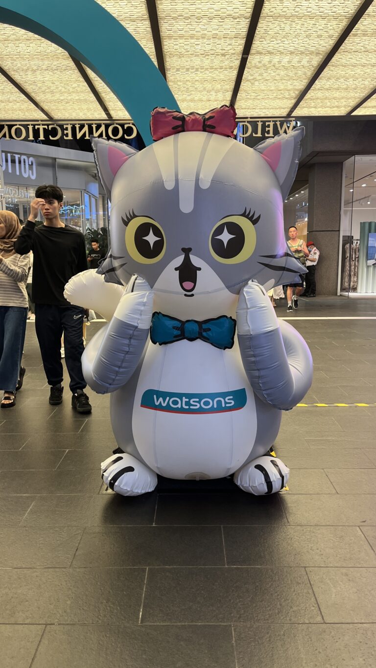 Replika Inflatable Kucing Watson di Pavilion KL — photo 3