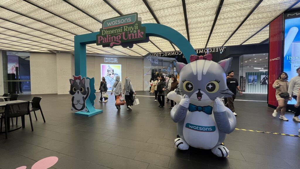 Replika Inflatable Kucing Watson di Pavilion KL — photo 4