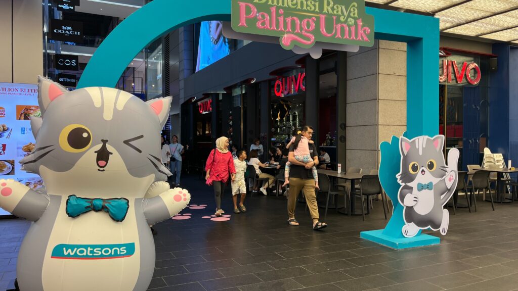 Replika Inflatable Kucing Watson di Pavilion KL — photo 5