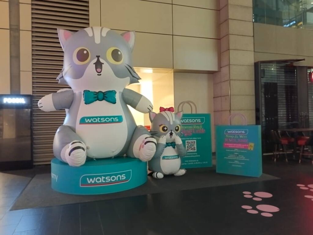 Replika Inflatable Kucing Watson di Pavilion KL — photo 7