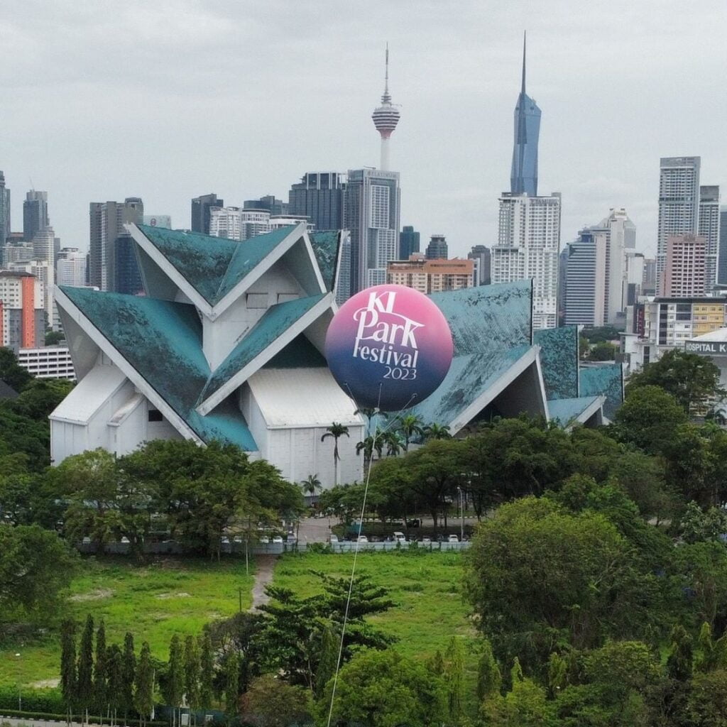 Giant Advertising Balloons — photo 30