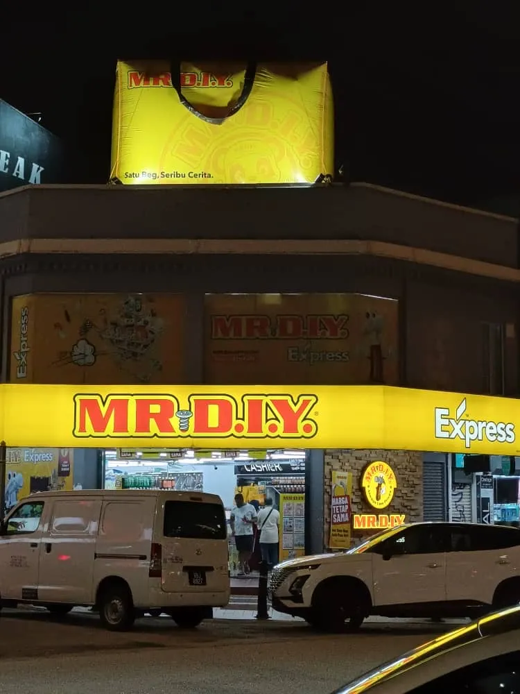 30 feet MR. DIY Inflatable Replica Bag installed at Bangsar & Mytown, KL — photo 9