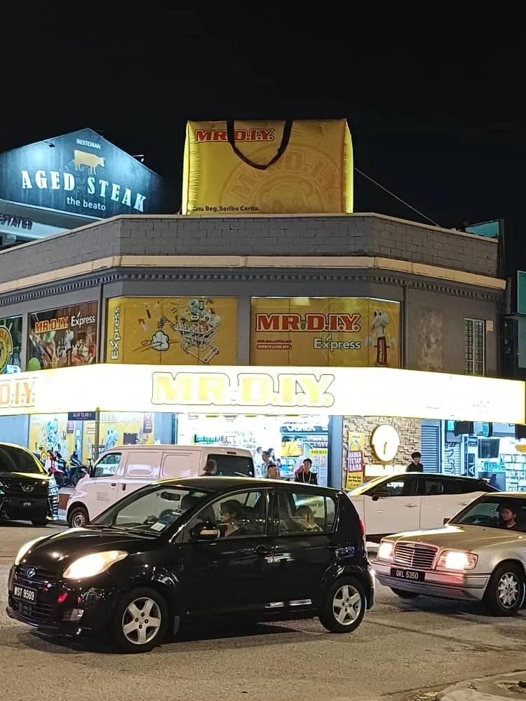 30 feet MR. DIY Inflatable Replica Bag installed at Bangsar & Mytown, KL — photo 5