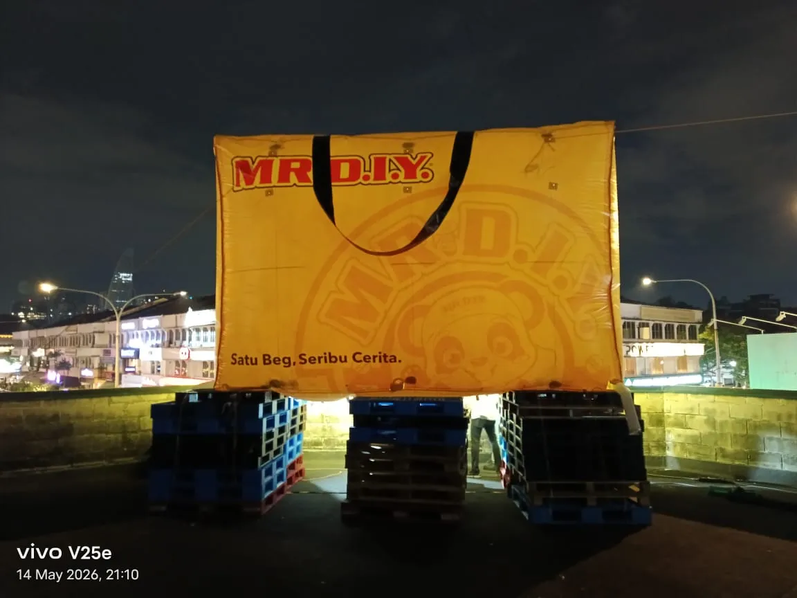 30 feet MR. DIY Inflatable Replica Bag installed at Bangsar & Mytown, KL — photo 1