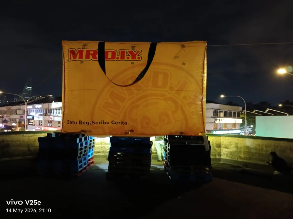 30 feet MR. DIY Inflatable Replica Bag installed at Bangsar & Mytown, KL — photo 2