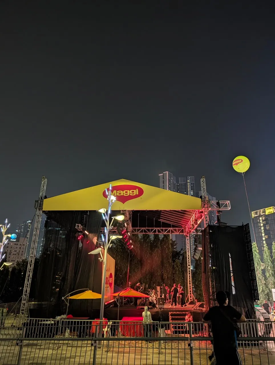 7ft Lit Giant Helium Balloon for Maggi's Keretapi Sarong 2026 at TRX — photo 8