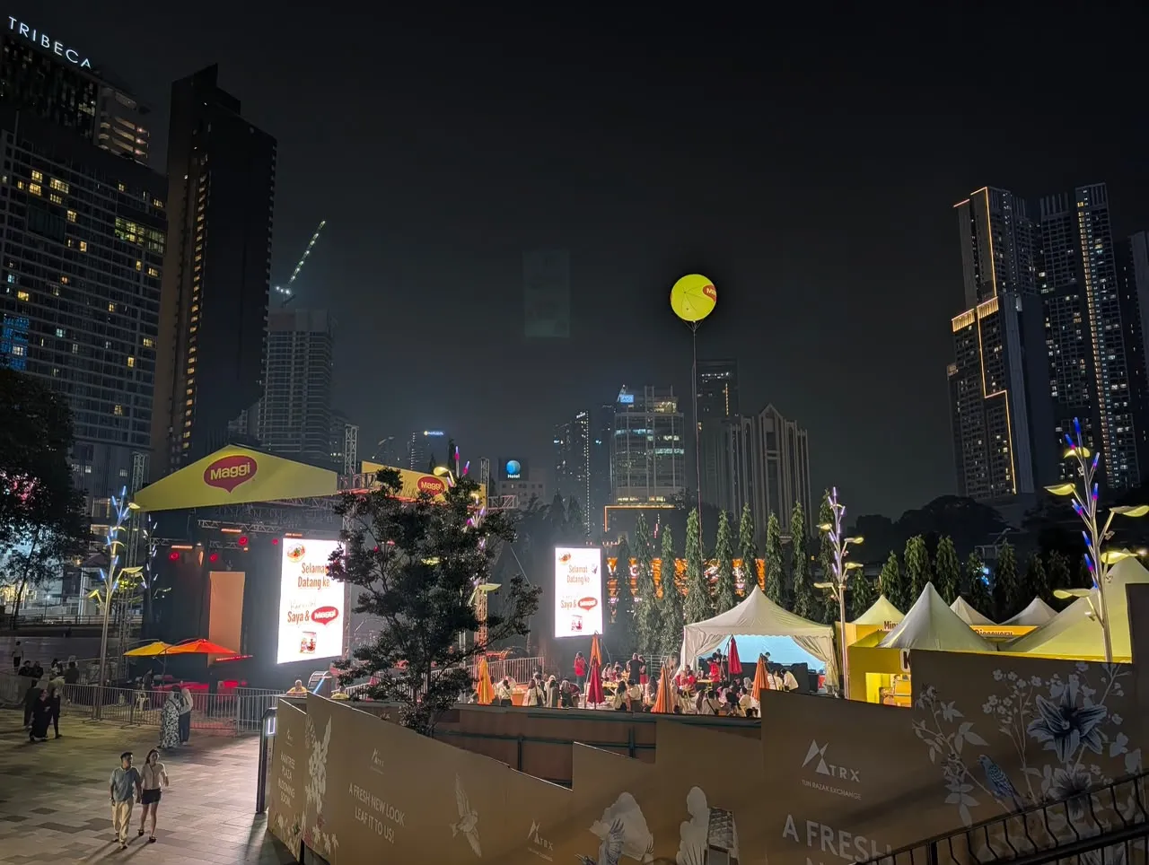 7ft Lit Giant Helium Balloon for Maggi's Keretapi Sarong 2026 at TRX — photo 2