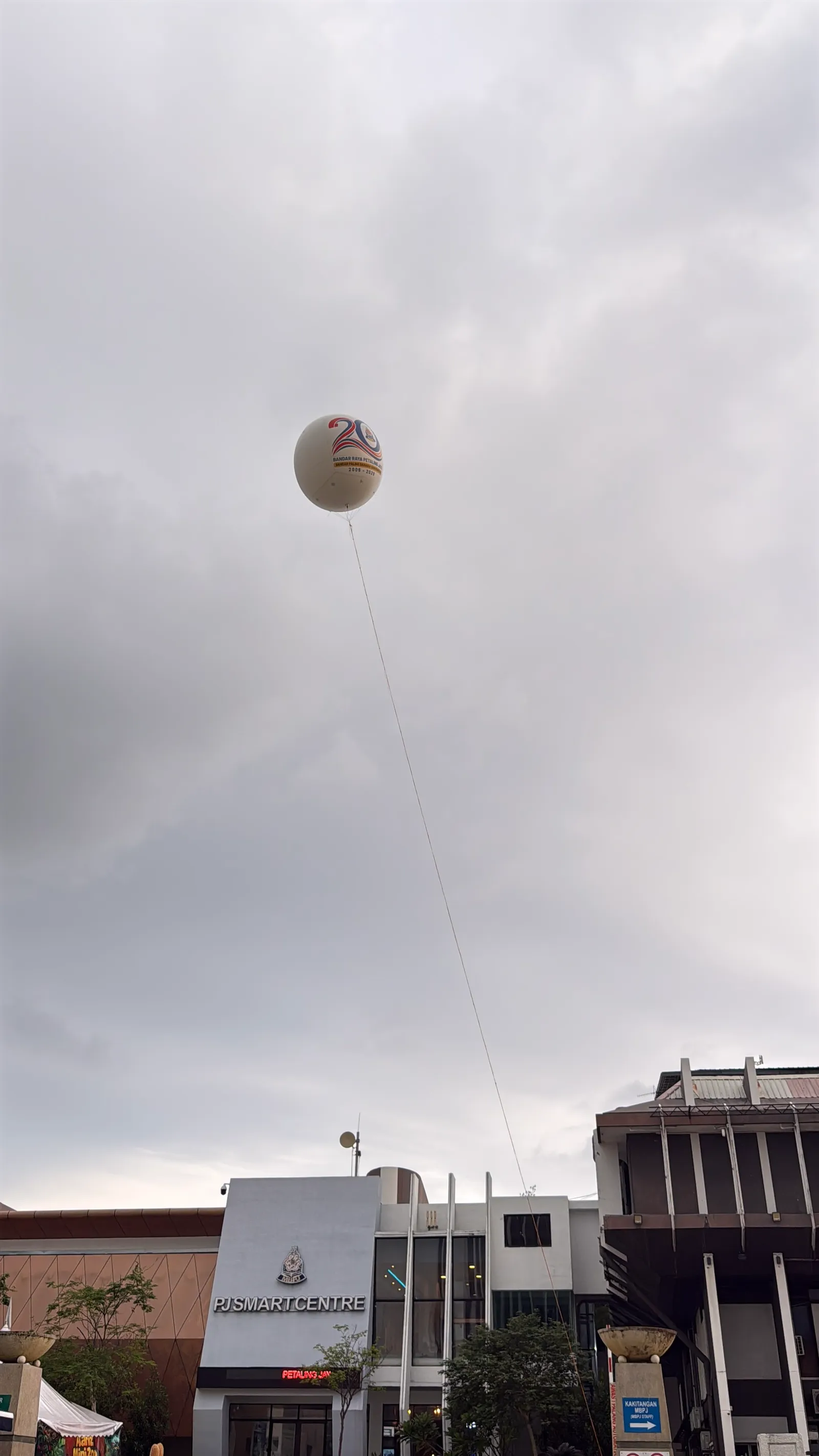Lighted Giant Helium Balloon for Petaling Jaya 20th Anniversary — photo 5