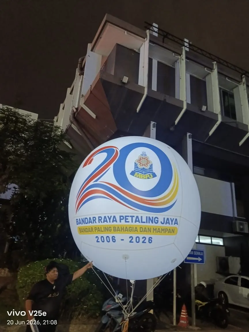 Lighted Giant Helium Balloon for Petaling Jaya 20th Anniversary — photo 4
