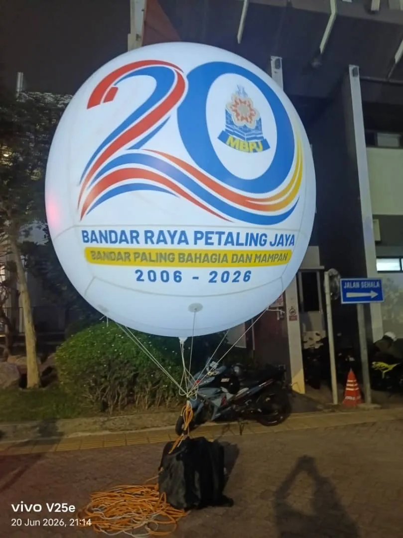 Lighted Giant Helium Balloon for Petaling Jaya 20th Anniversary — photo 3