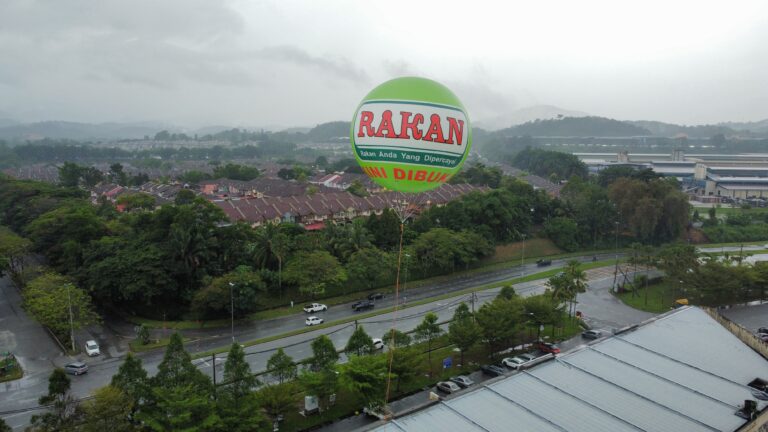 Giant Balloon Pasaraya Rakan Batang Kali Opening